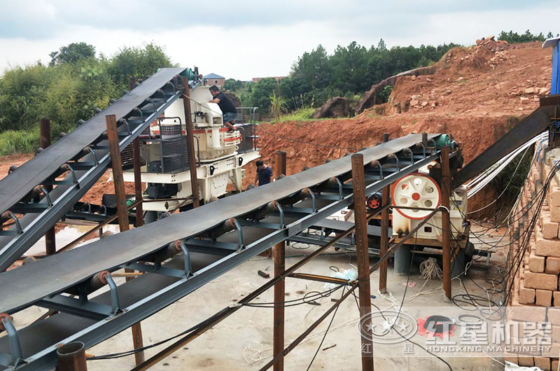 石頭加工沙子每噸成本多少錢？石頭加工沙子設(shè)備有哪些？