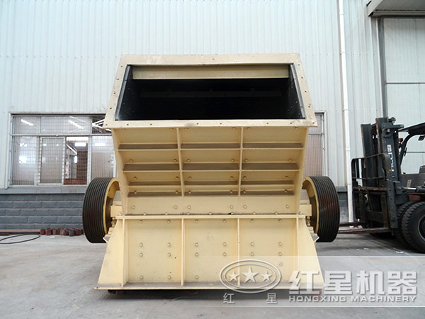 1315反擊式破碎機(jī)時(shí)產(chǎn)量可達(dá)多少噸？