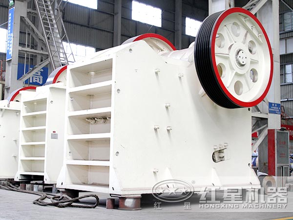 粉碎花崗巖選用750顎破機(jī)，效果不錯，性價比更高