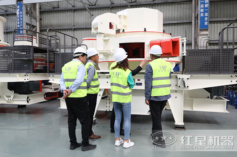 客戶來廠參觀機(jī)制砂設(shè)備