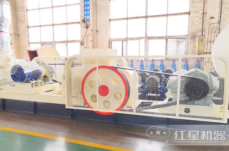 對(duì)輥破破碎機(jī)生產(chǎn)車(chē)間