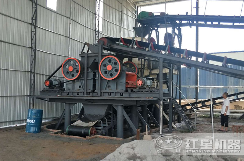 顎式碎裂設(shè)備的顎板有什么作用？宜采用哪種材料制作？